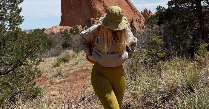 hiking outfits 294720 1628792549746