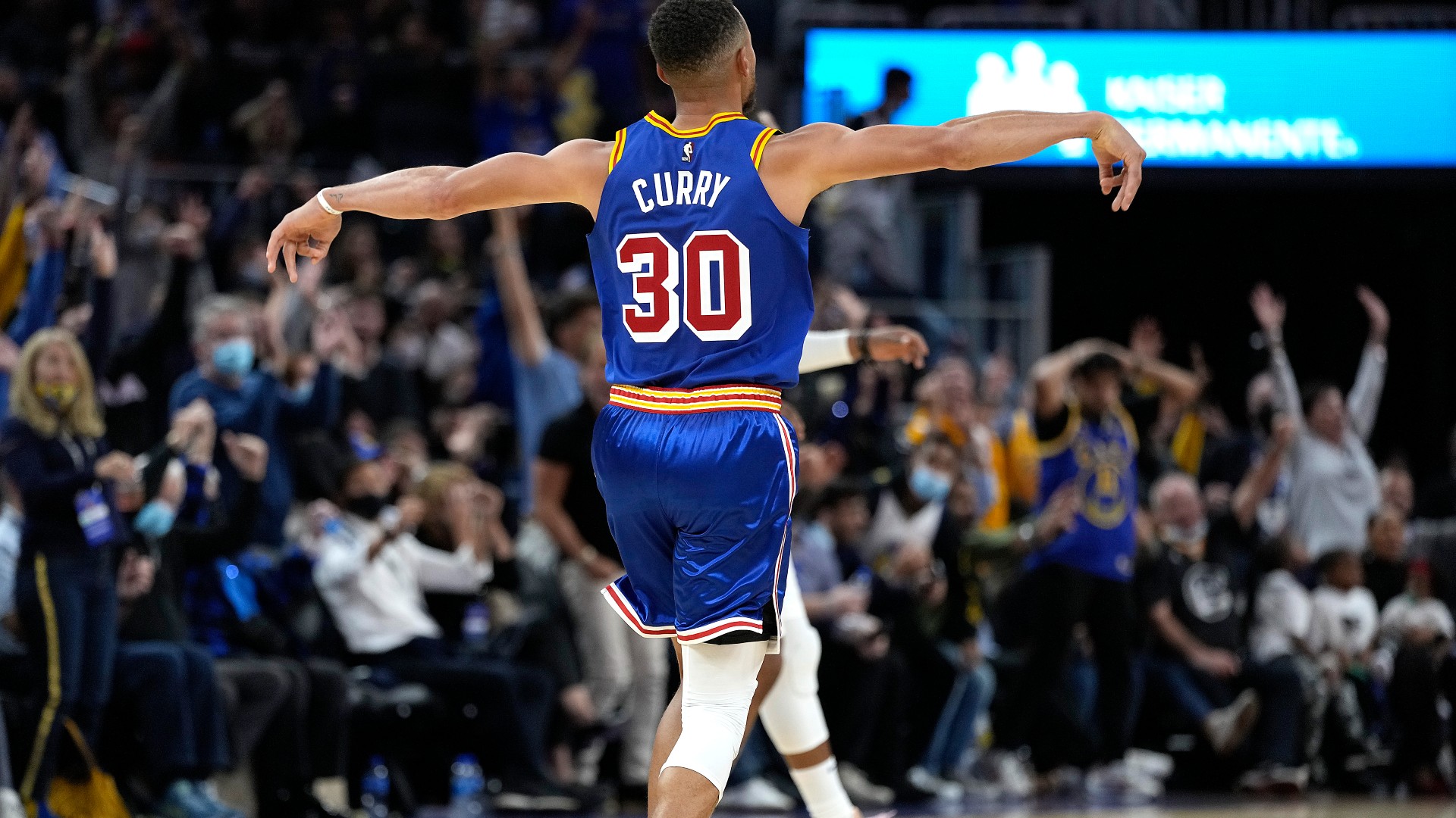 steph curry celebrates during his 45 point explosion against the clippers 17wgjtakaugzzsrn2ksg3bsn
