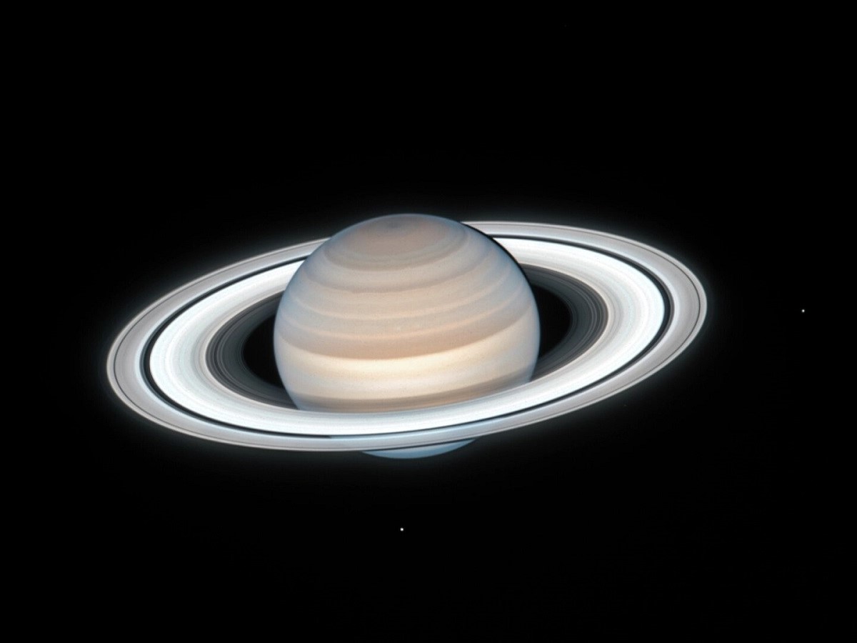 saturne from hubble big